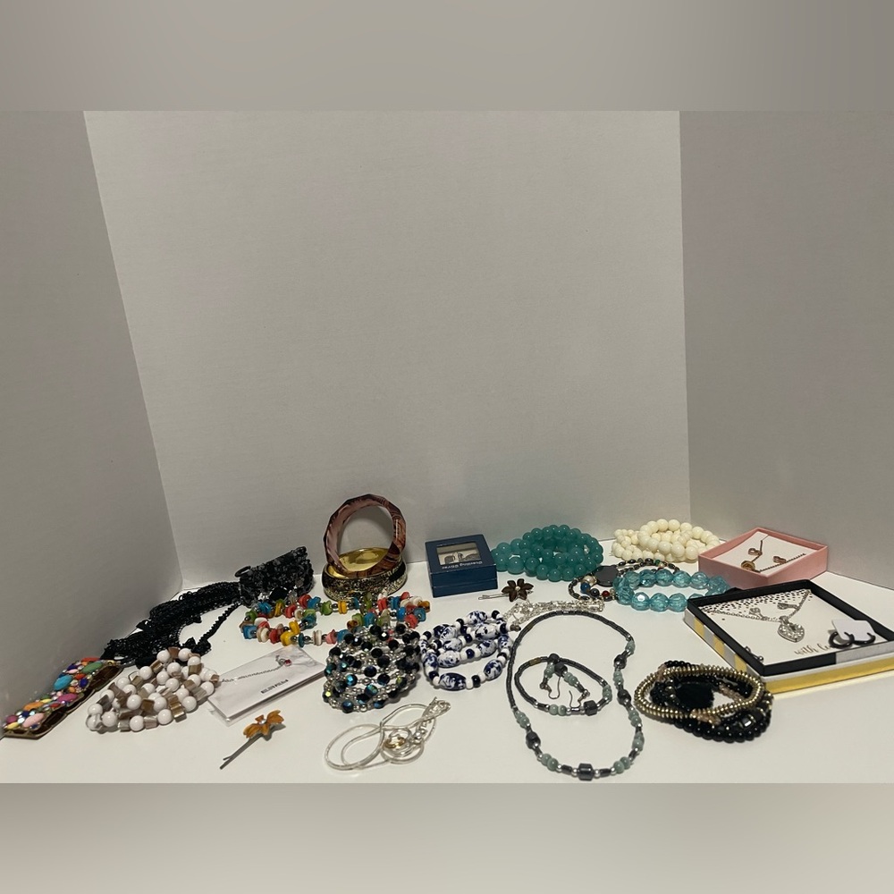 JUNK DRAWER JEWELRY Lot 26 pcs -Most wearable